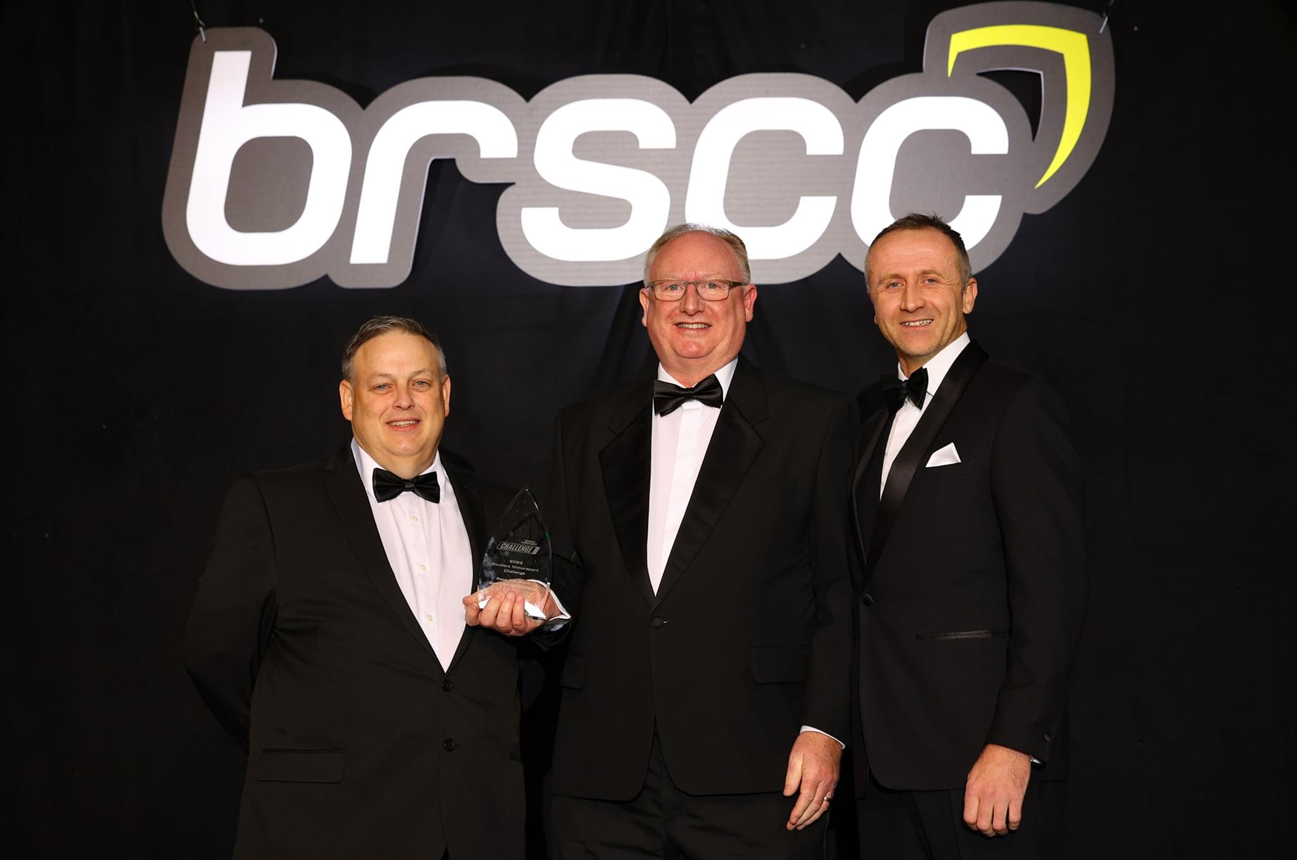 Geoge Keith (middle) & Carl Bundy (left) receiving the best car build award